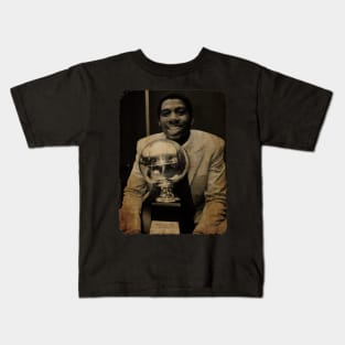 Magic Johnson Smiles and Holds His Cup Vintage Kids T-Shirt